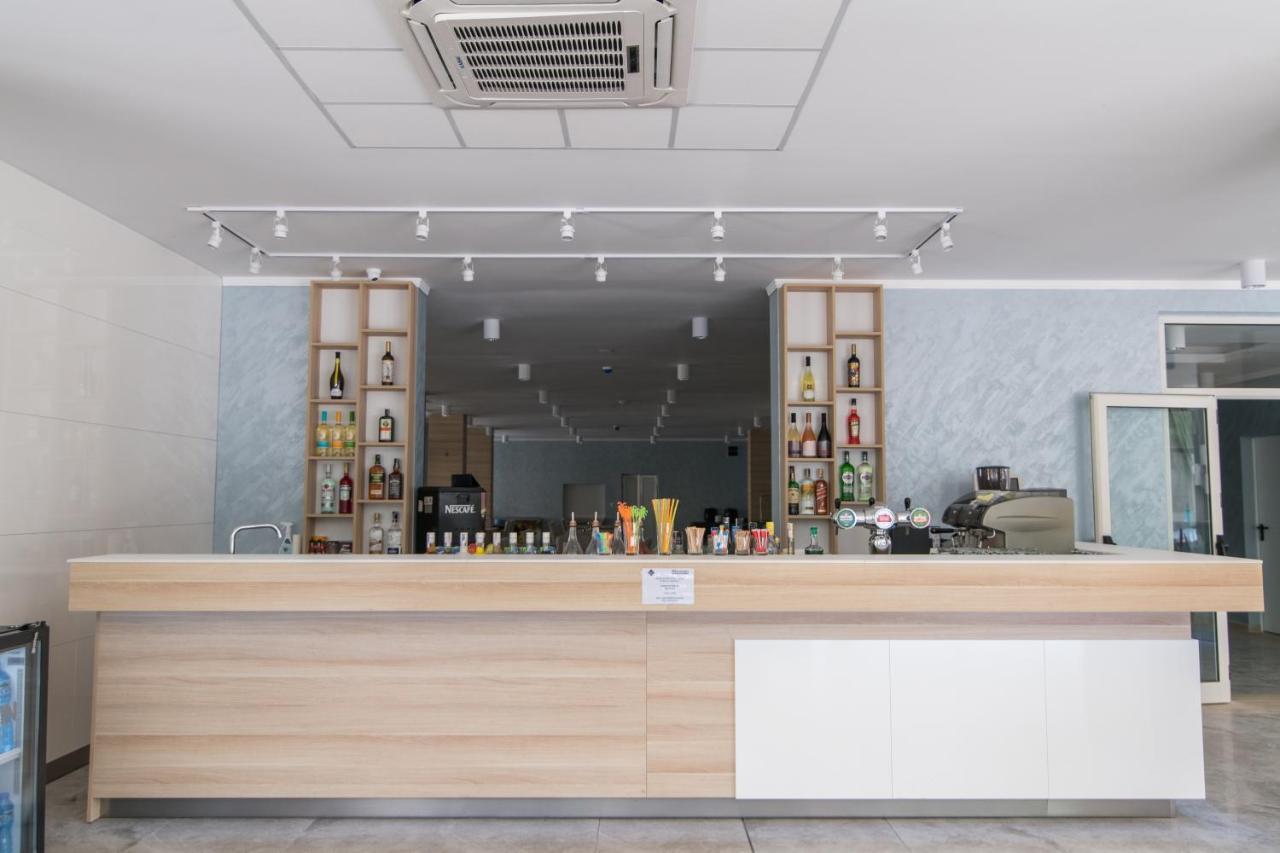 Cinema Hotel Primorsko Eksteriør bilde