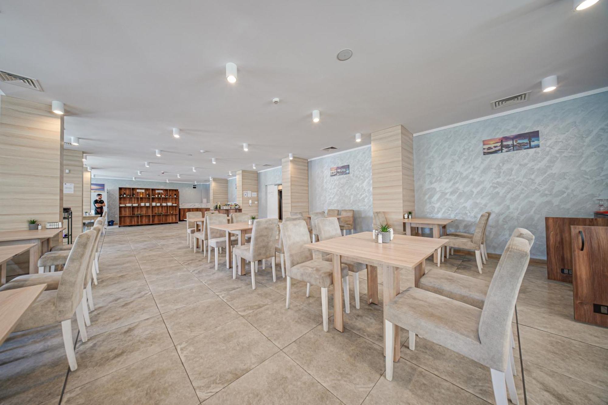 Cinema Hotel Primorsko Eksteriør bilde